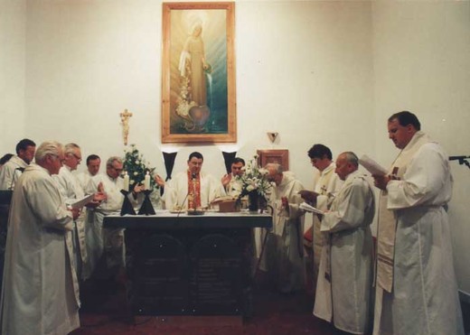Návštěva biskupa v kapli sv. Zdislavy